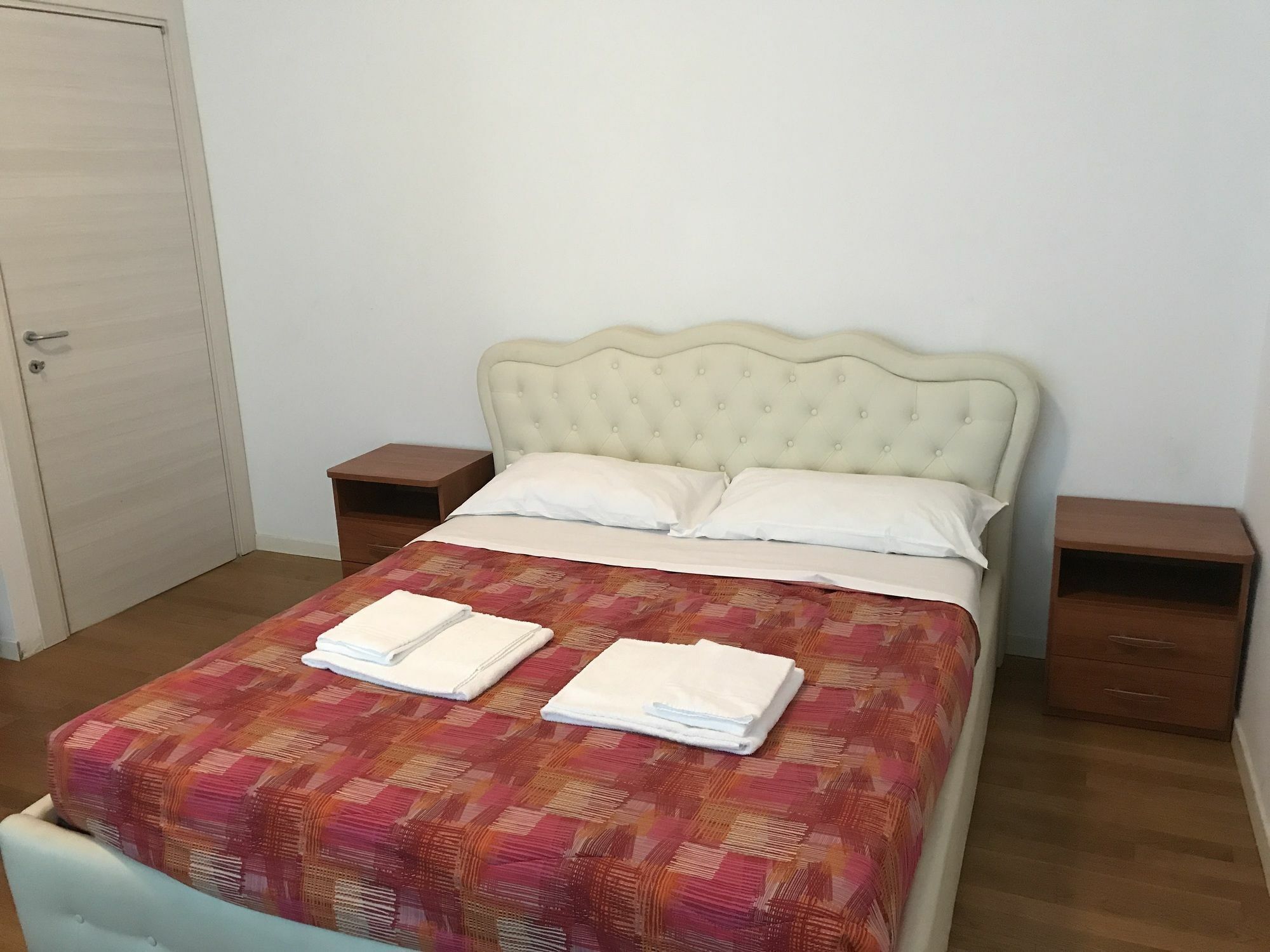Red Line Apartments Milano ภายนอก รูปภาพ