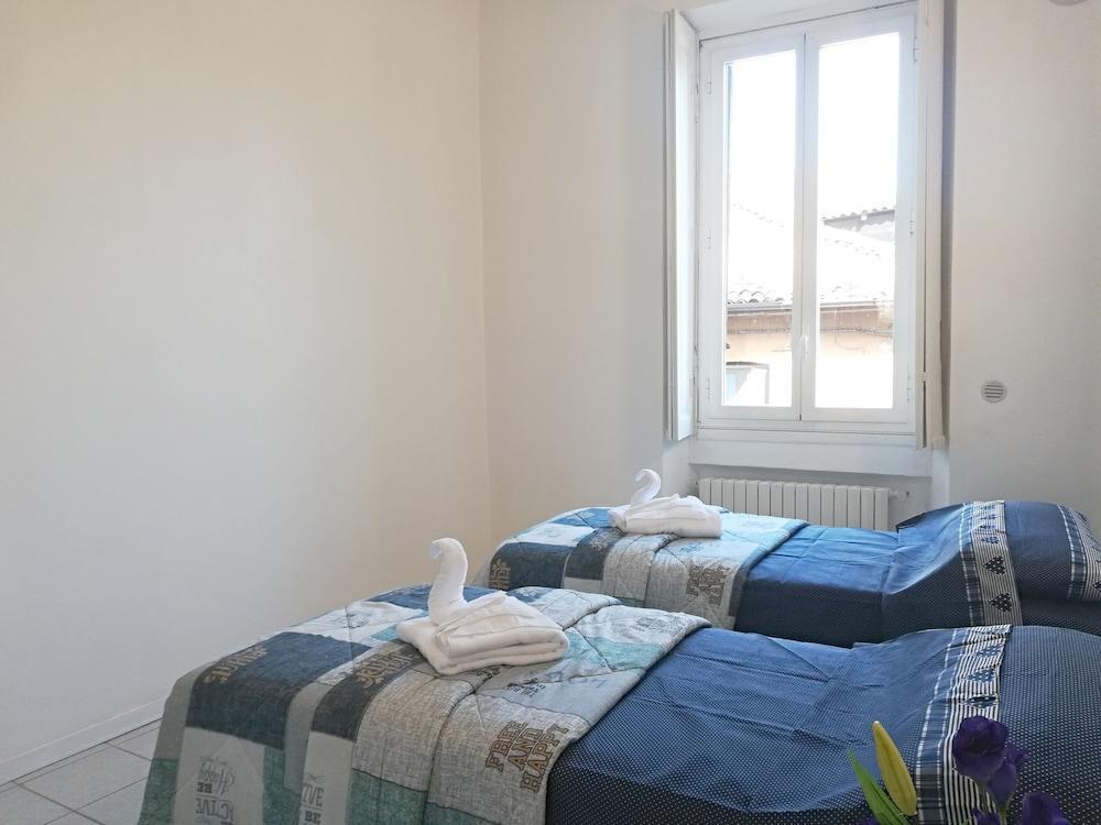 Red Line Apartments Milano ภายนอก รูปภาพ